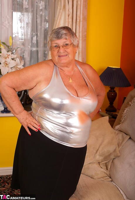 TAC Amateurs invites you to browse their free pics with Grandma Libby in masturbation scene